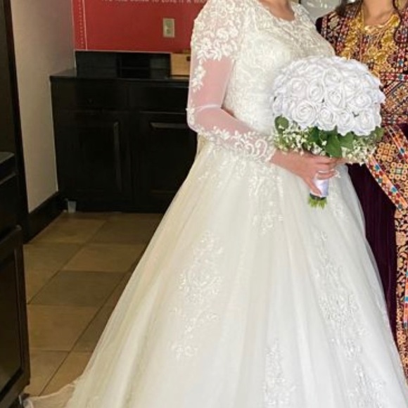 Beautiful ivory white wedding dress hand made - Picture 4 of 6